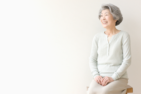 年配の笑顔の女性