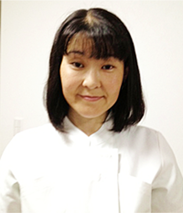 女性スタッフ